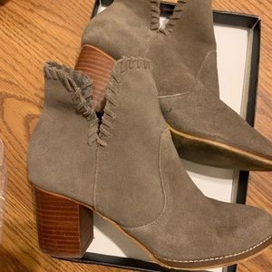 Urban Outfitters gray/mink suede ankle boots Size 7